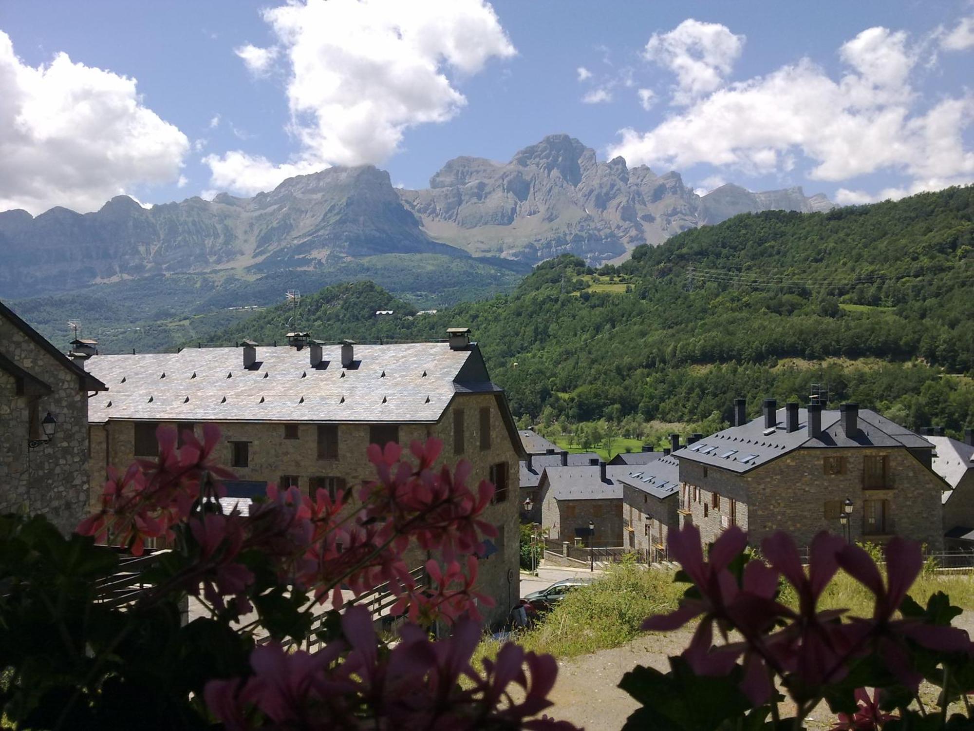 Vistas Espectaculares, Wifi Y Parking Leilighet El Pueyo de Jaca Eksteriør bilde